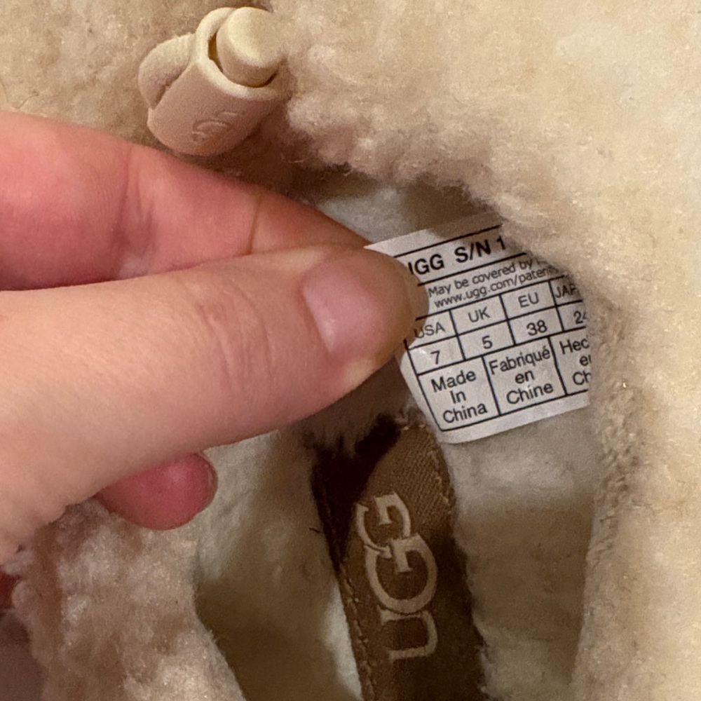 UGG WOMANS Tan Fleece Slippers - Picture 3 of 3